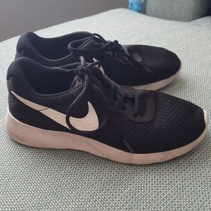 Womens Nike shoes